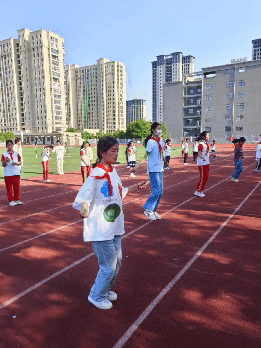 阳光运动 绳彩飞扬