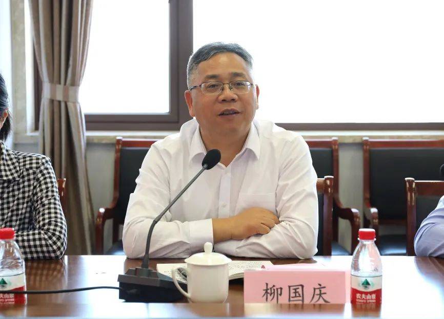 柳国庆副校长介绍了学院的发展规模,系科建设以及毕业生的就业情况,他