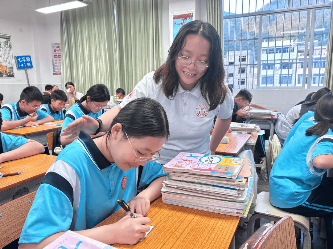 一张张心愿贴已经传递到广西大学热情的哥哥姐姐们早已准备就绪一起