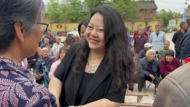 良久团购,大连市陕西商会商洛慈善分会在腰市镇开展"献爱心·送真情"