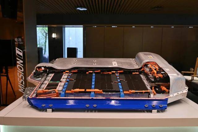 同样用宁德时代电池,为什么宝马电车的续航稳定和安全性那么好?