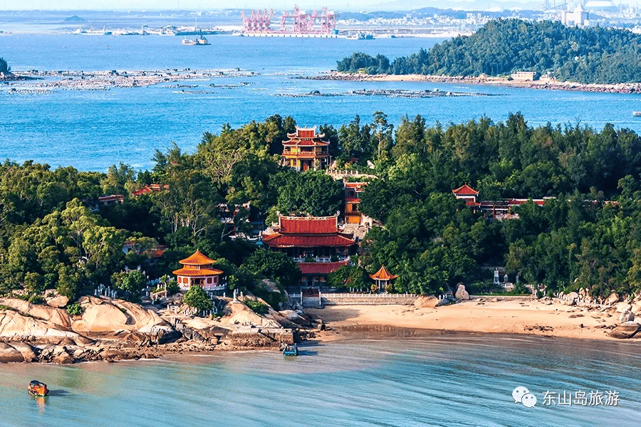 洞泉甘醇坐落在东山岛铜山古城东门外海面外国家3a级旅游景区东门屿是