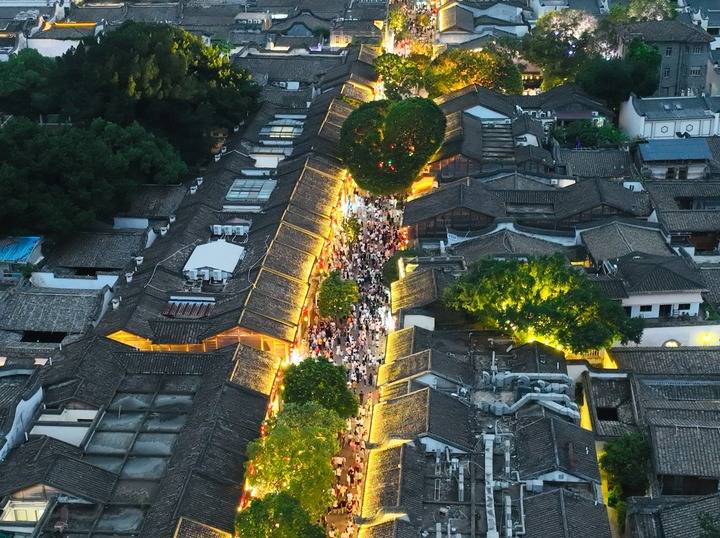 熊猫直播：管家婆一肖一码一中特-探寻城市的“魂与韵”——《莲花韵律·中轴文化》摄影展亮相深圳中心书城！