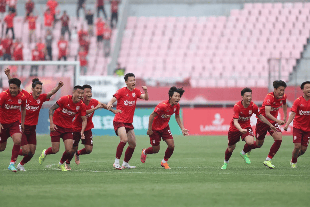 按照对阵,廊坊荣耀之城将在下一轮足协杯中迎战中超球队青岛海牛.