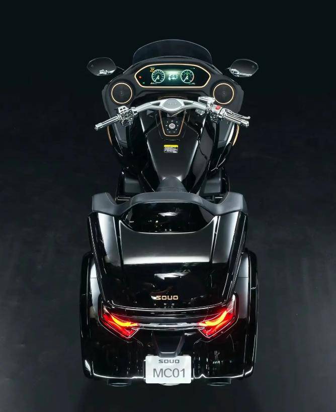 长城汽车发力新赛道,水平对置八缸摩托亮相,与坦克汽车更配