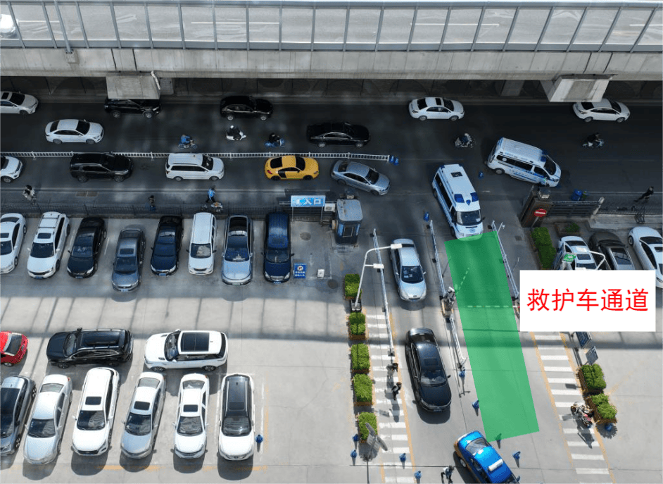 提醒昭乌达路与桥靠西街交叉口机动车通行方式有变
