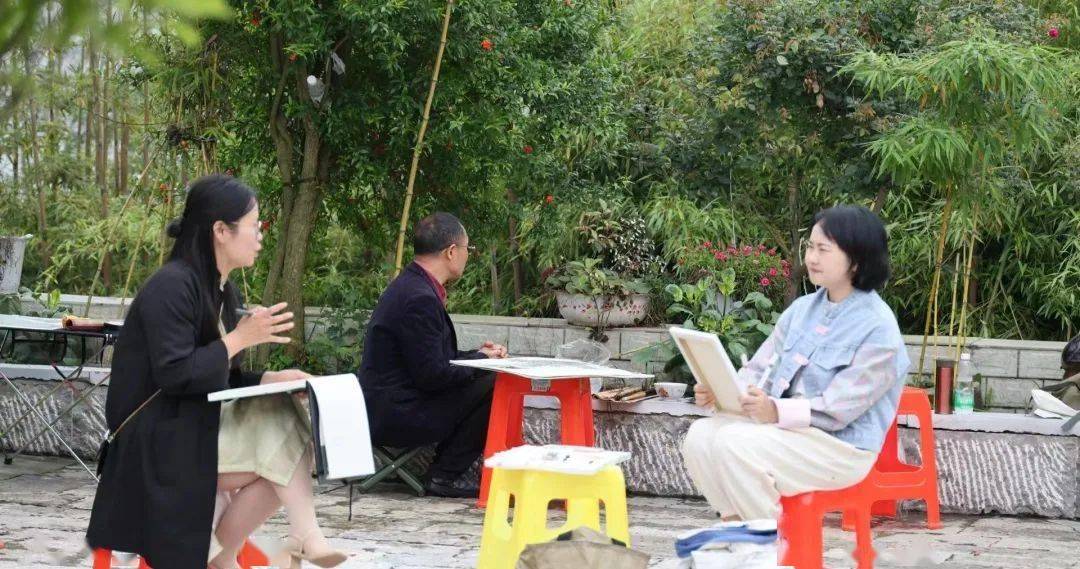 一群画家走进安顺经开区,开展"文旅融合 振兴乡村"采风活动