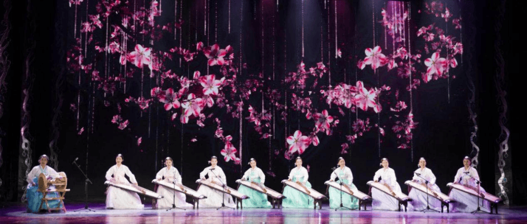 明日,来自中央民族歌舞团的混搭视听盛宴 |《多彩的