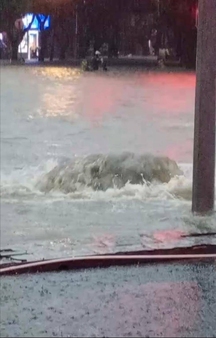 南宁下雨图片图片