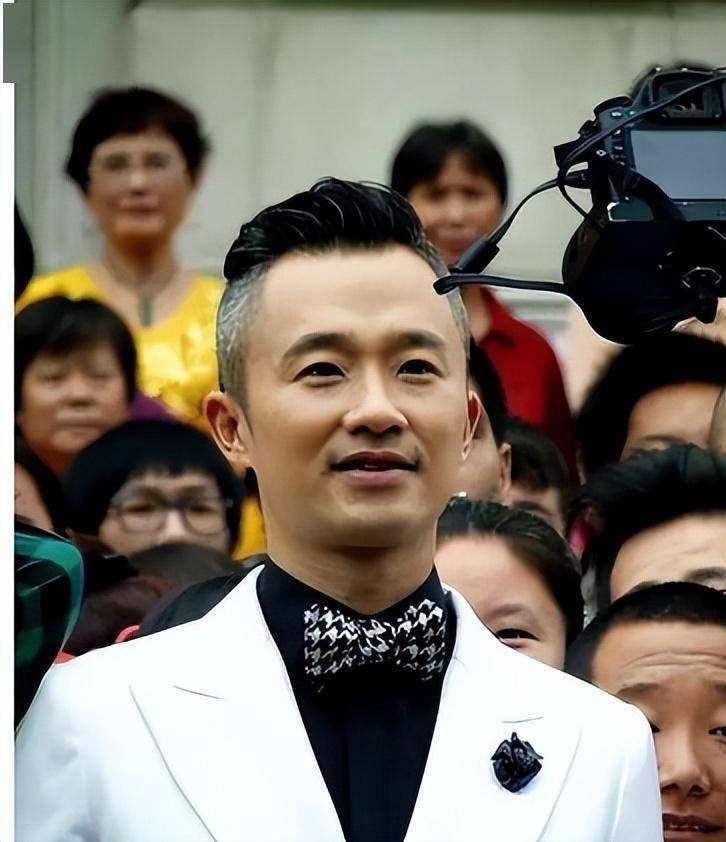 曝主持人程雷因肝病去世,年仅51岁,本尊晒合影回应,近况被曝