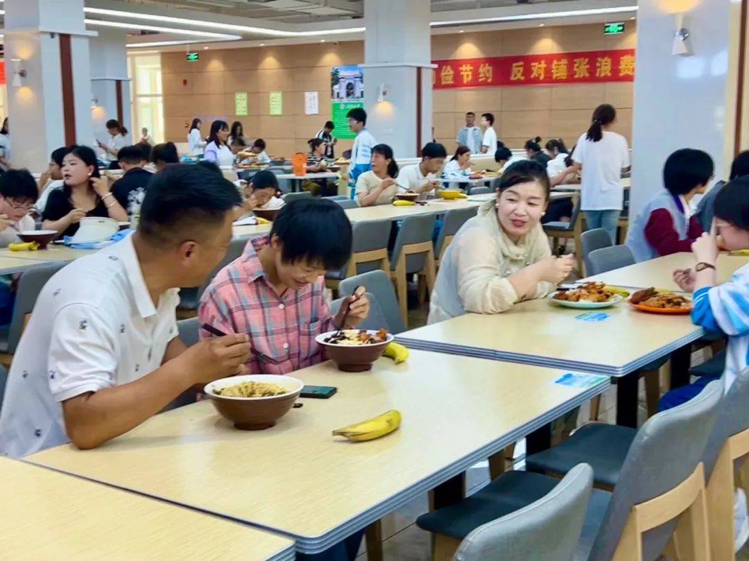 广宗一中新校区食堂图片