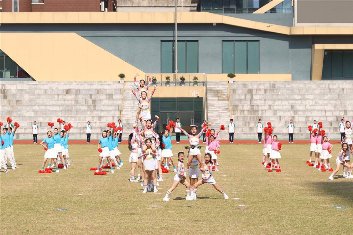 武汉市第十五中学老师李后普和国家一级运动员,武汉市东湖中学黄耀霆