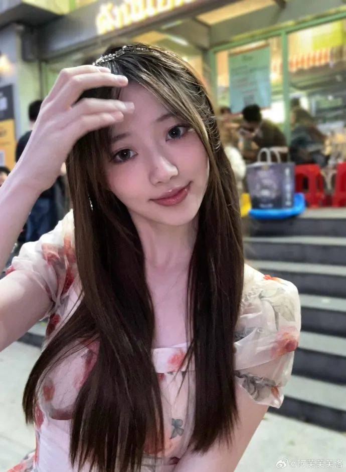 【lpl美女】阿芙:宝宝们都在干嘛