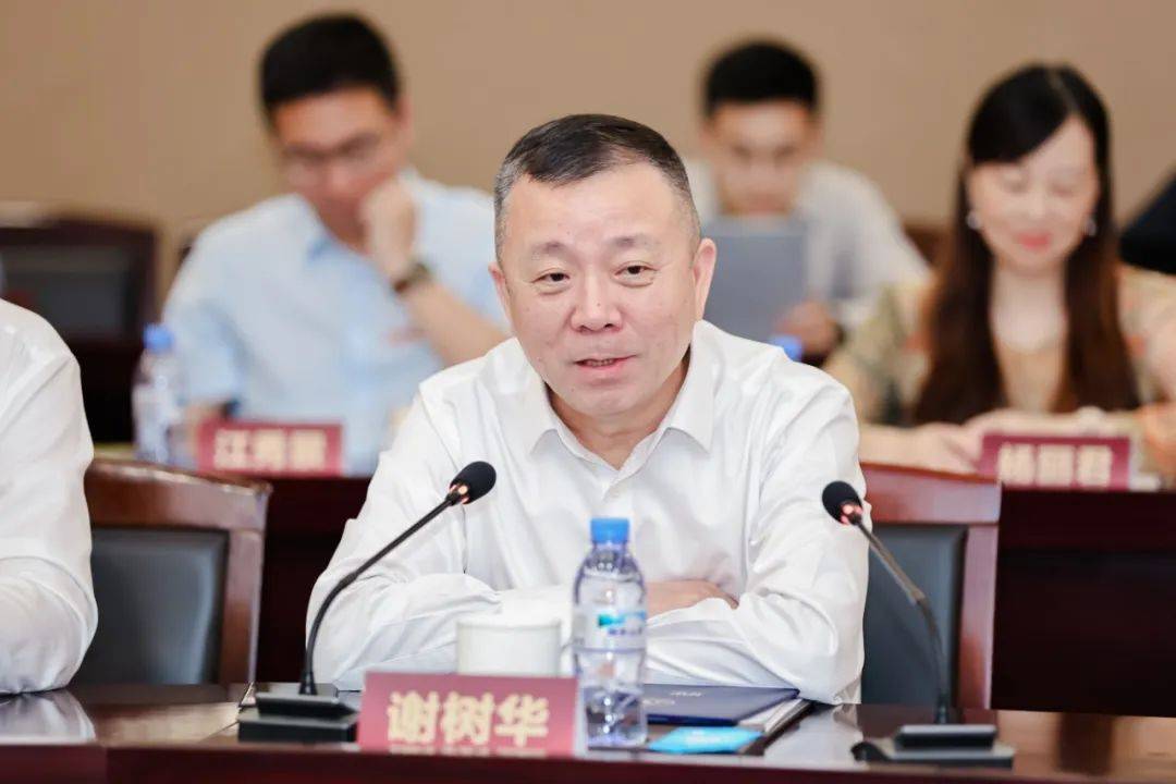 钱强在讲话中对校友的到来表示欢迎,为校友们一直以来对母校的关心