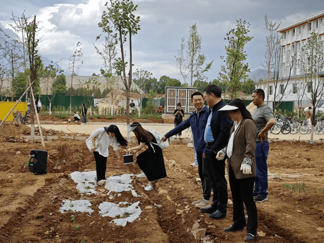 【旅院关注】五育并举!我校师生躬耕于劳动实践基地