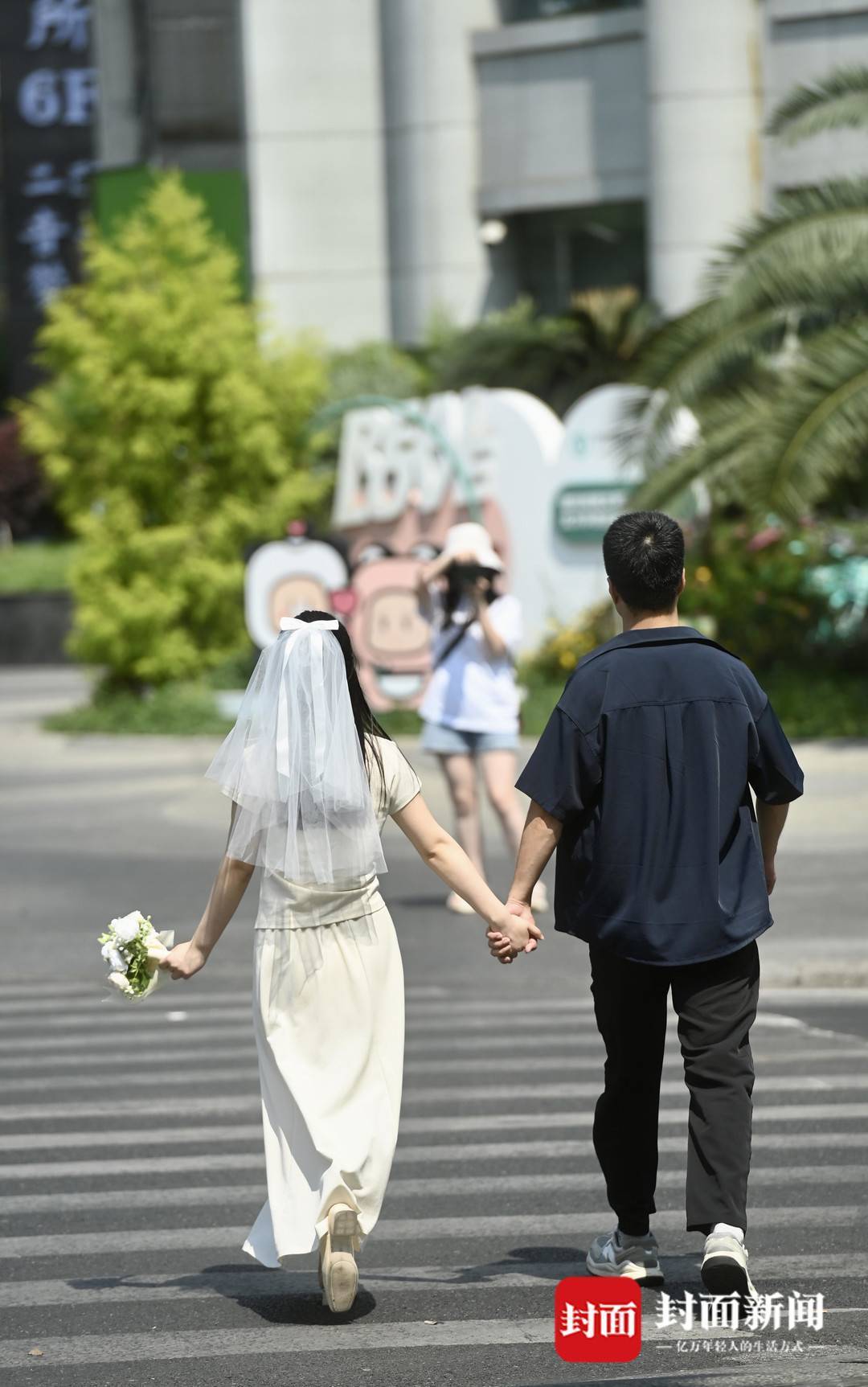 小满节气遇上“520”成都合江亭婚姻登记处领证排队｜图集