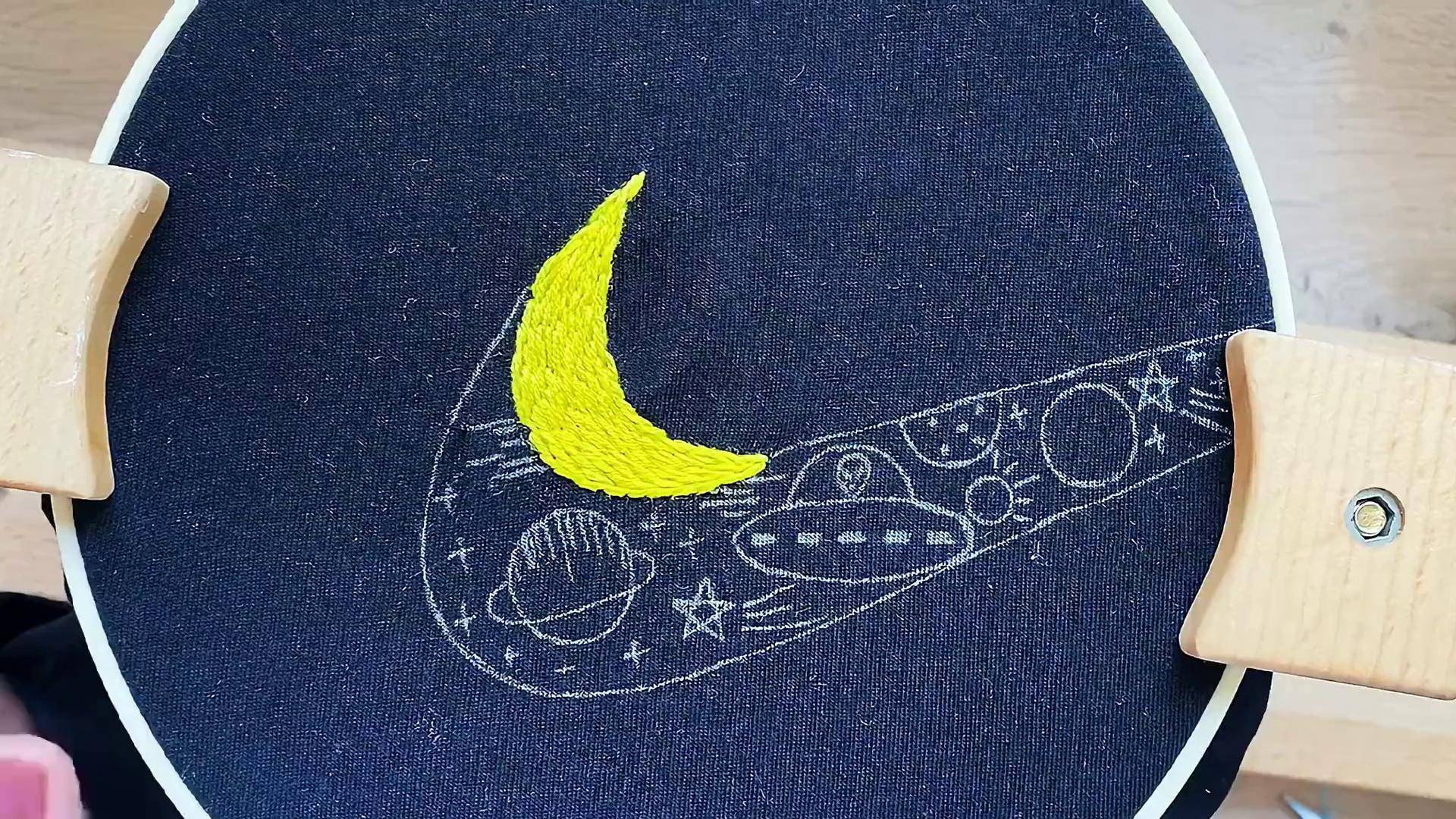 带光环的小星球绣法.耐克刺绣 刺绣教程