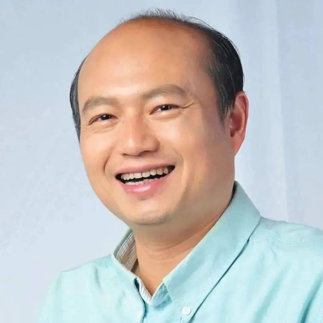 《跑跑镇》等欢乐,喧闹且颇具互动性的图画书作品认识麦克小奎的,但我