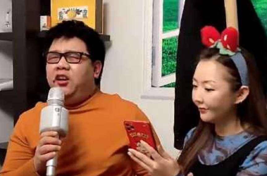 回顾:"盲人"歌手杨光爆红后,终为自己的不可一世付出代价