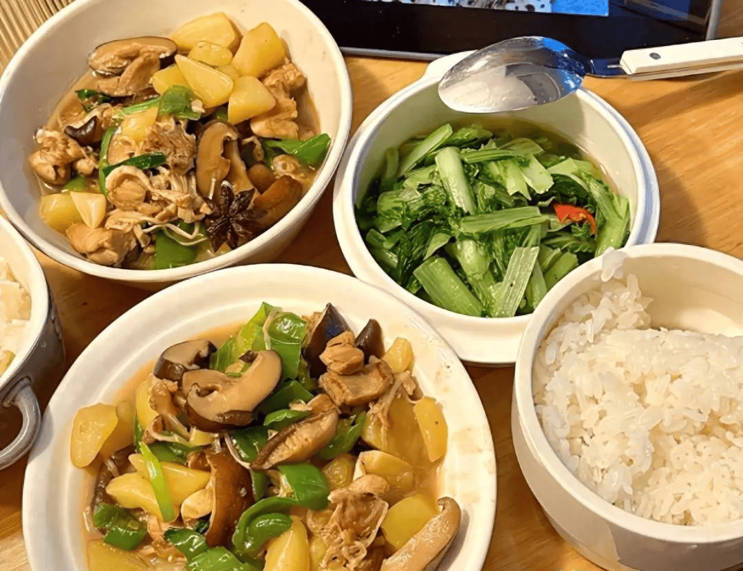 江苏女子为躲避相亲,自己一个人住,晒晚饭伙食,网友:活通透了