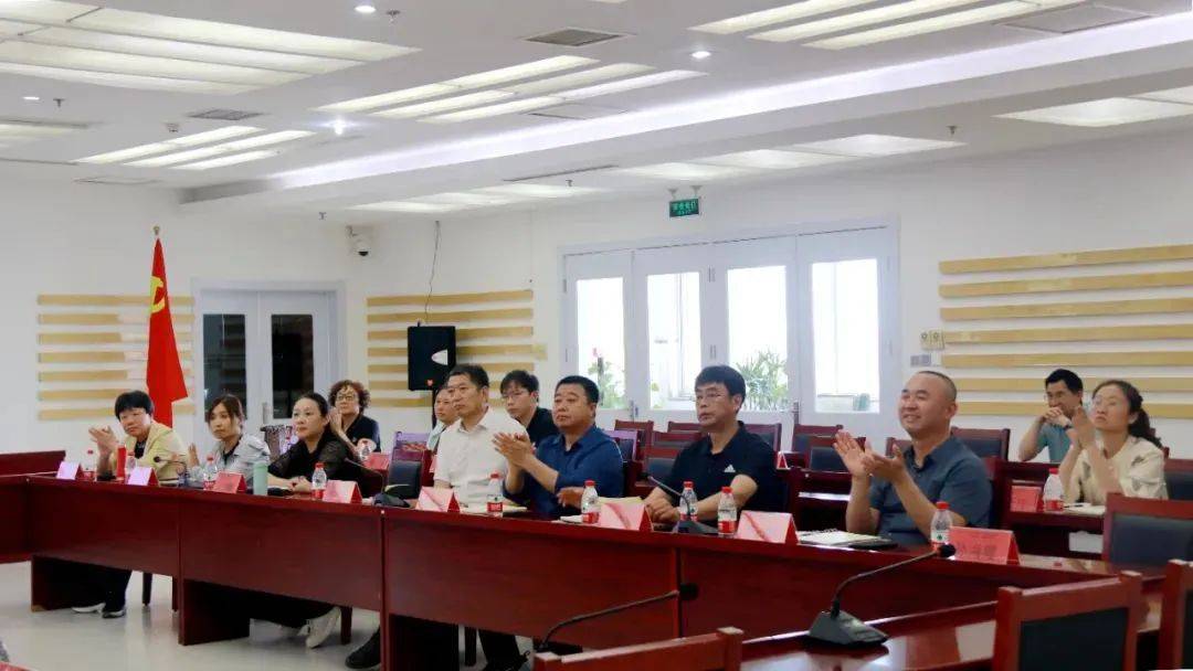 北京市十一学校顺义学校校长徐明杰主持