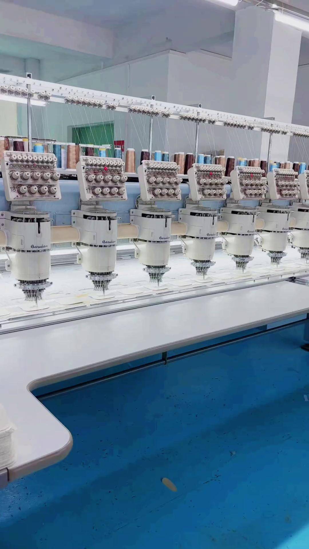 生产车间现场 电脑绣花