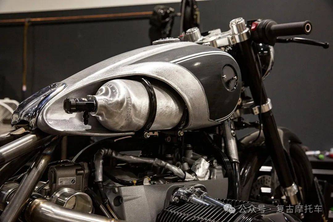 轴改链 氮气加速 bmw r18 | 每日一车