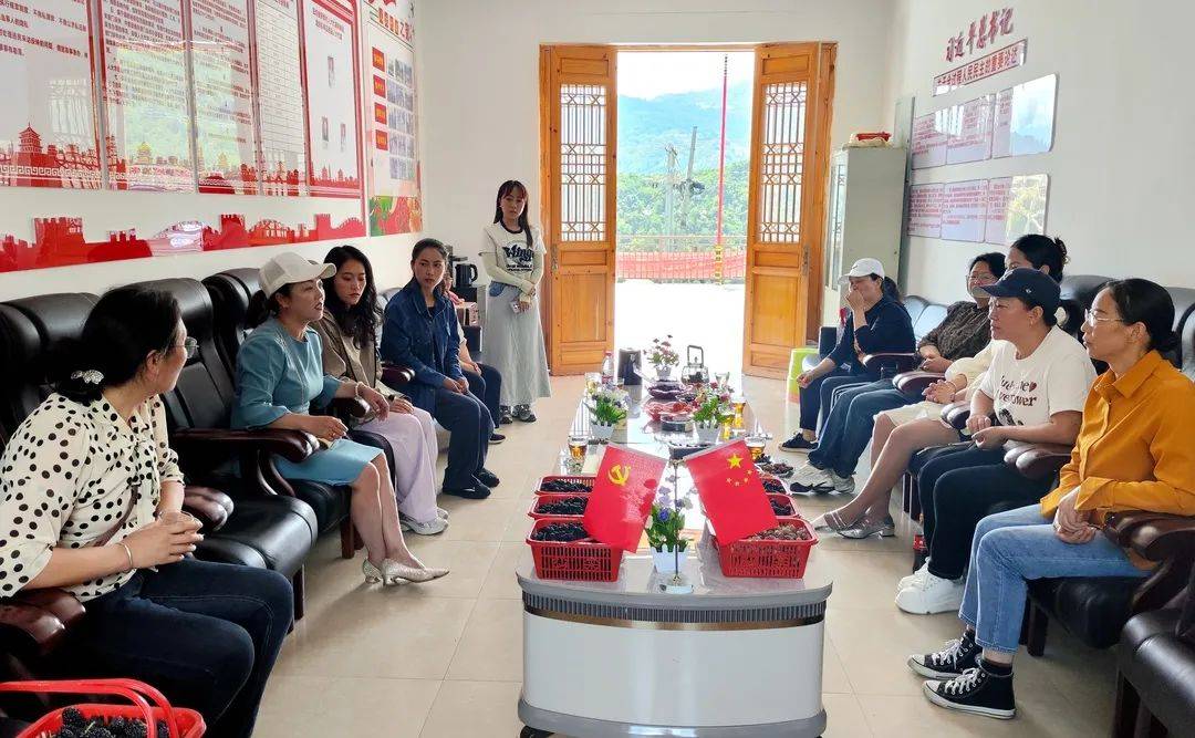 县妇联到甘洛县开展交流学习