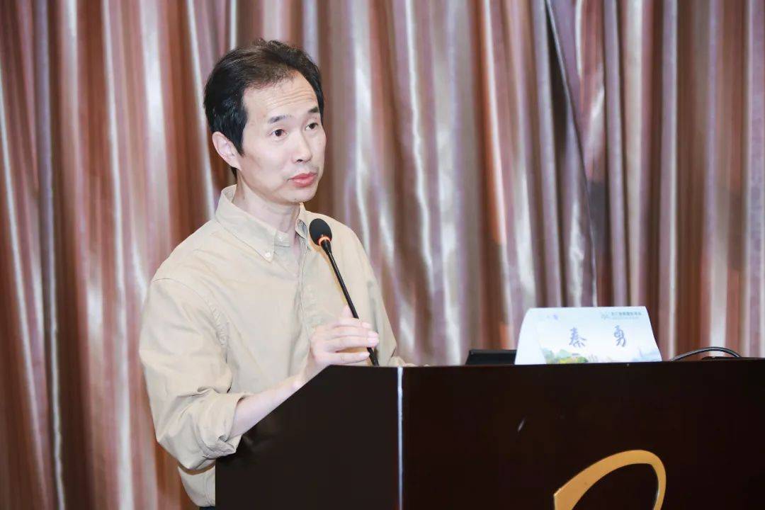 来自浙江大学医学院附属第二医院王博涵教授作"基层医院医生如何做