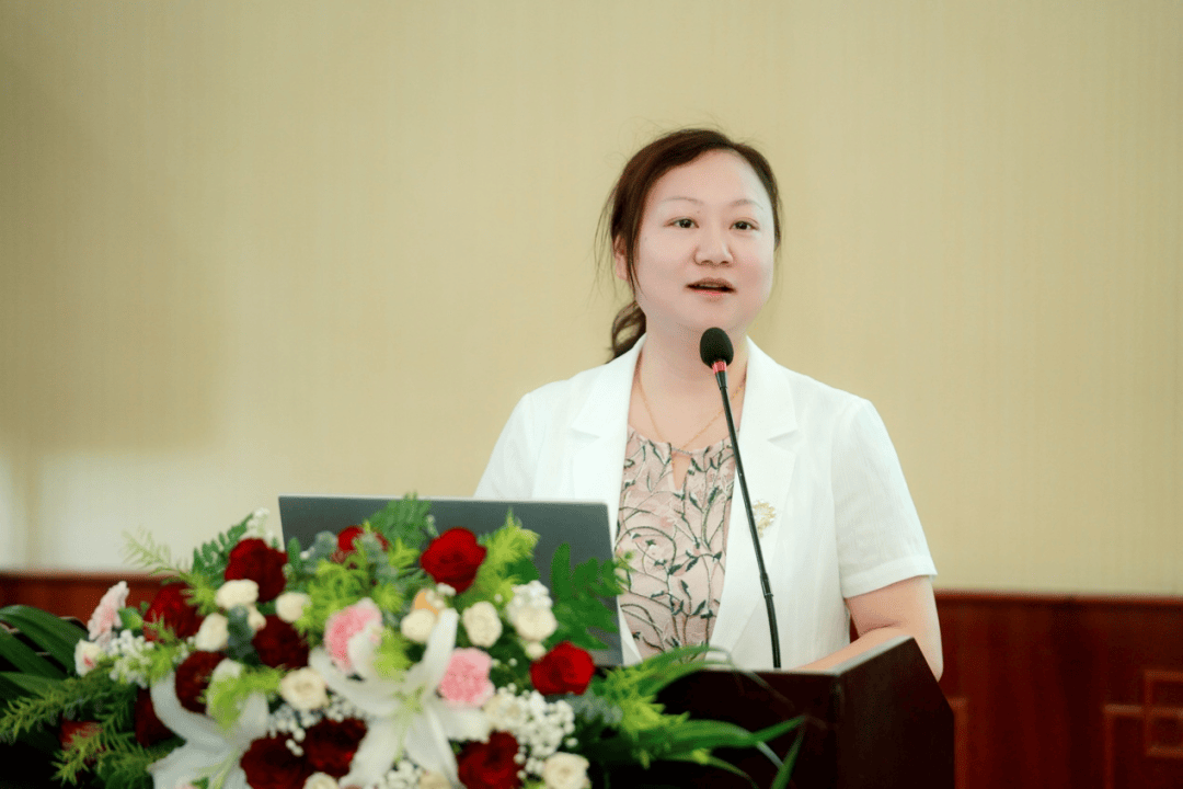 会议开幕式由四川大学华西医院皮肤科王婷婷副主任医师致辞,王婷婷副