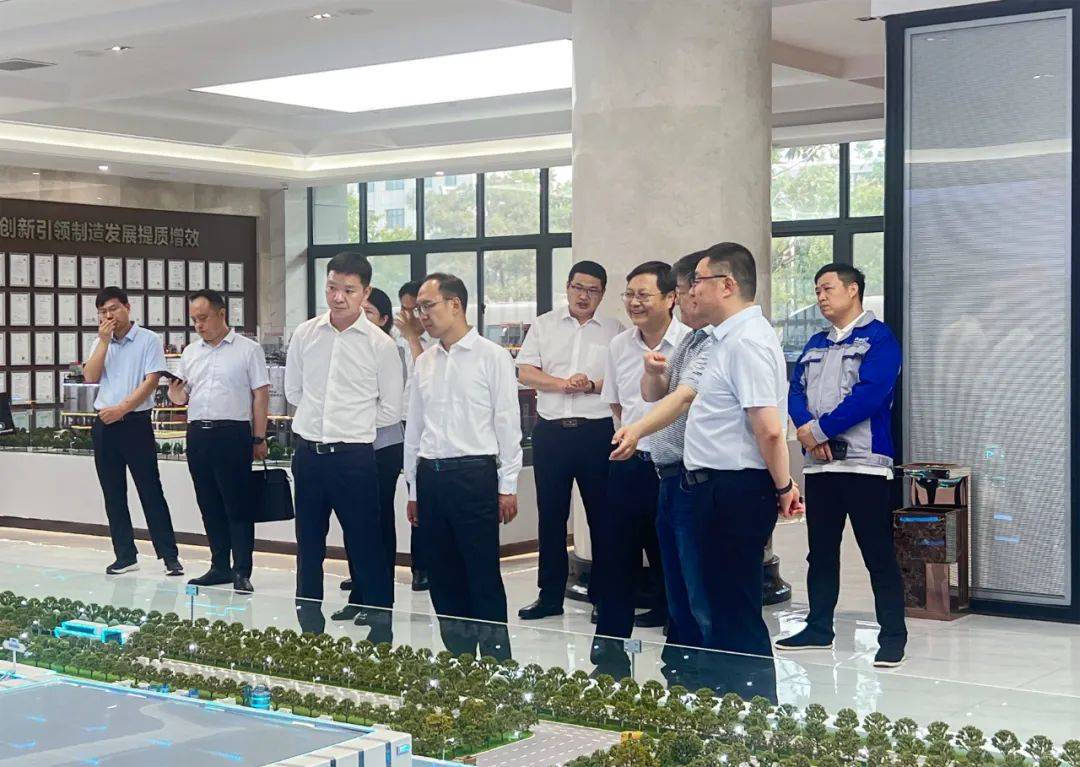 新乡市委常委,卫辉市委书记崔红建