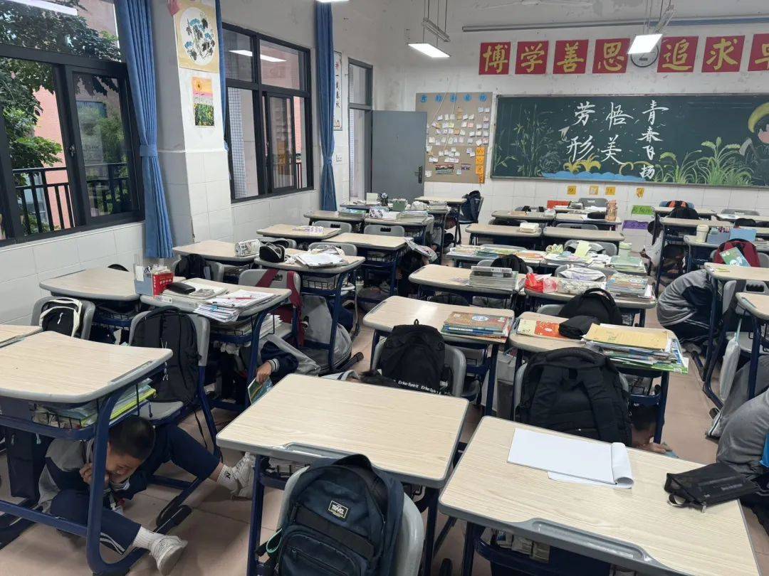 台商区一中开展防震应急疏散演练_图片_出处_版权