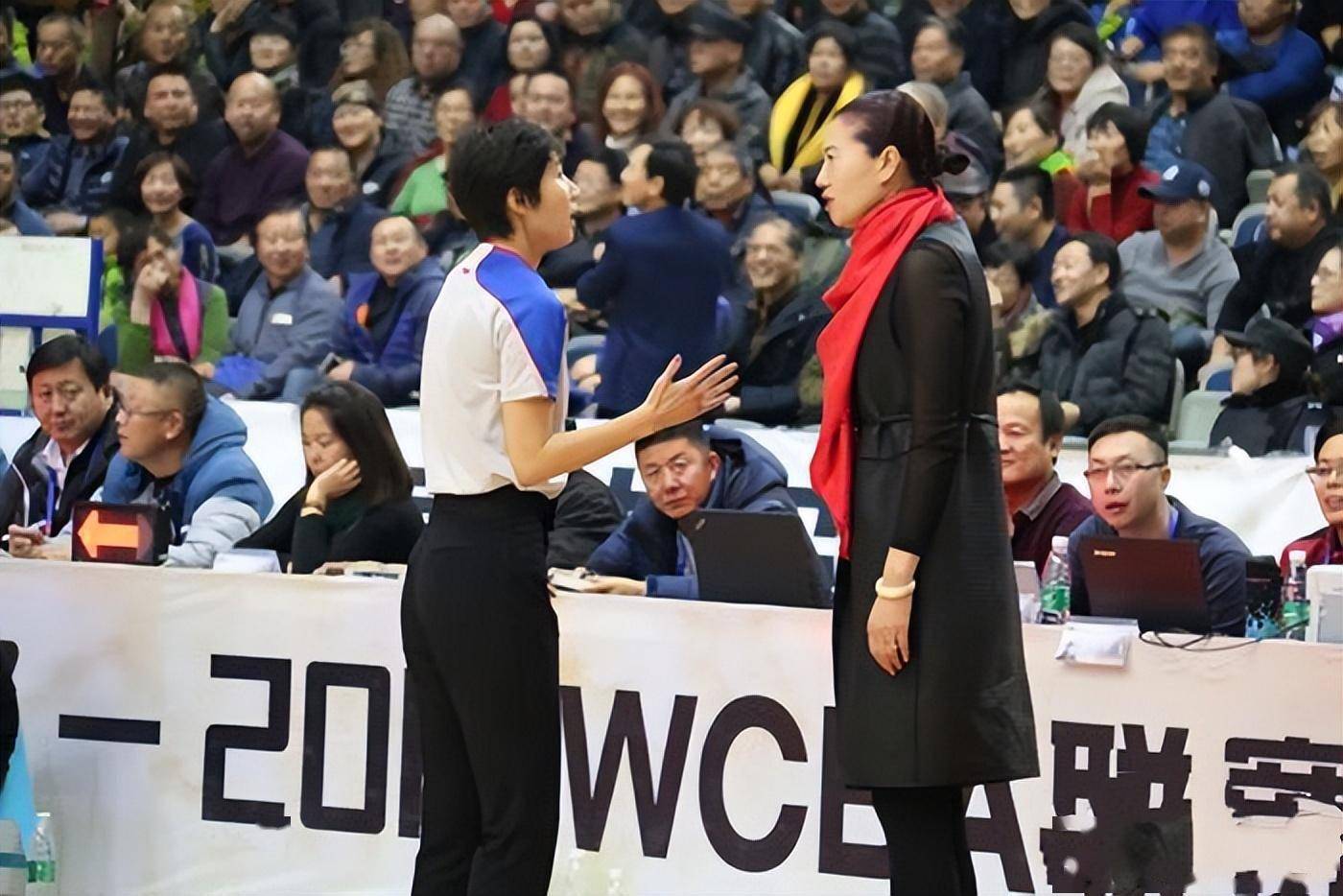 女篮名将展淑萍:丧夫后嫁未婚男,她为再婚丈夫的父爱感动落泪