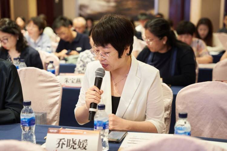 在大咖视角环节,山西省人民医院李红霞教授,山西医科大学第一医院