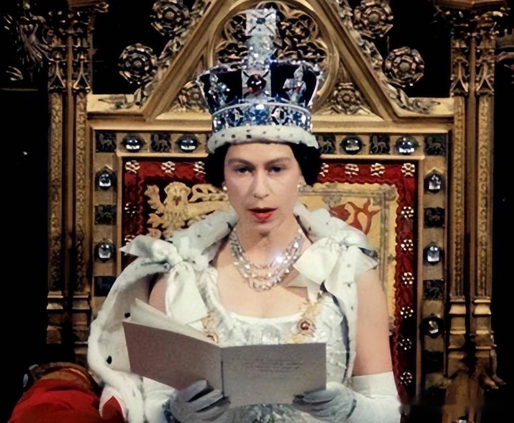 的烦心事:王冠太重,太后和菲利普亲王看不惯彼此_伊丽莎白_鲍斯_王室