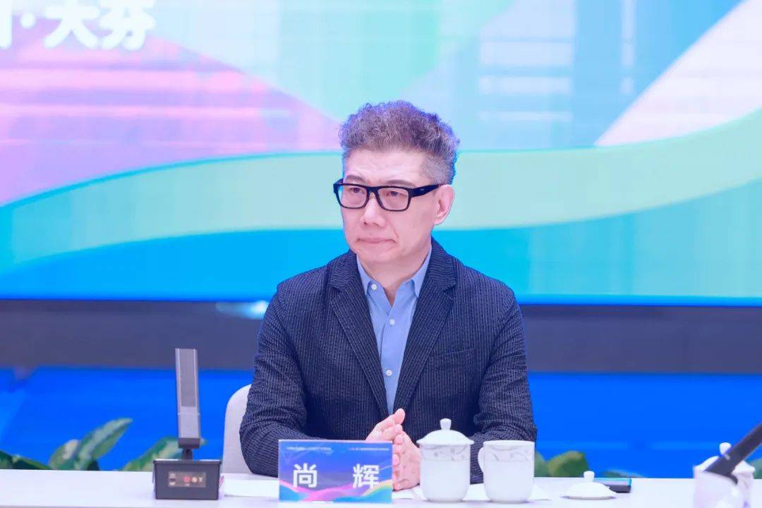 目前世界正处于百年未有之大变局,国际国内市场发生了深刻变化.