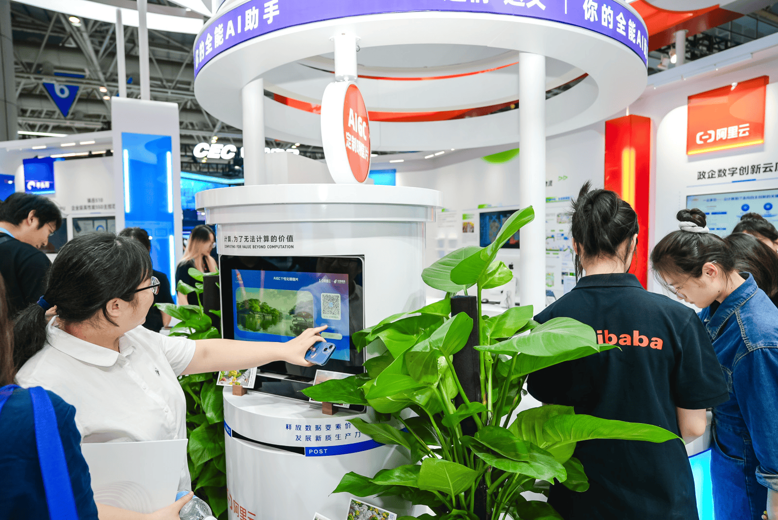 数字中国建设峰会抢鲜看:ai大模型"上天入地"融入各行