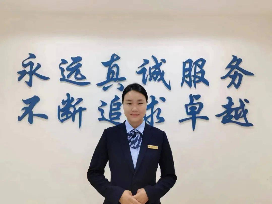 热烈祝贺中实物业员工鄢丽琼荣获第四届武汉市物业行业"最美客服员"