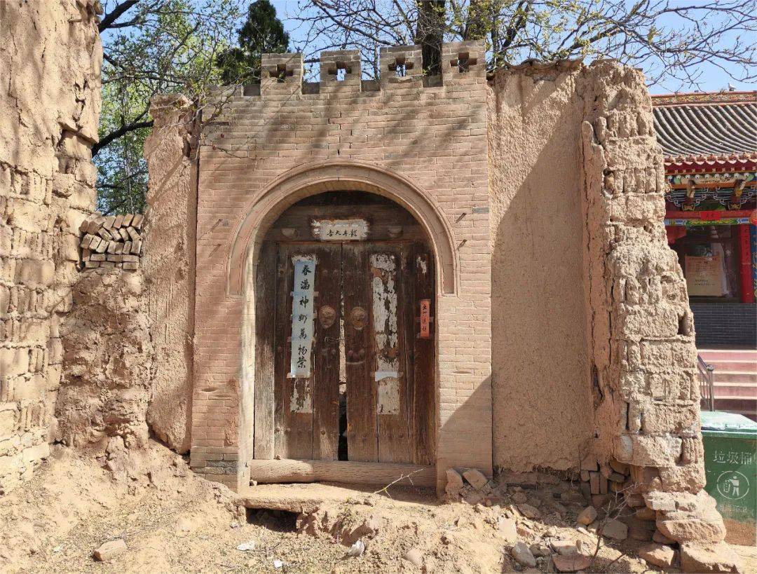 从南岗村穿街而过