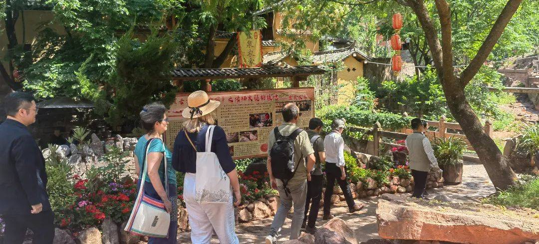 中法遗产保护与文化旅游学术考察团考察我州历史文化遗产保护情况