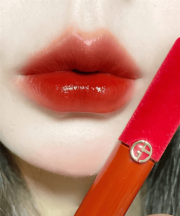 阿玛尼明星唇釉,高级且出众,今天只要2位数!