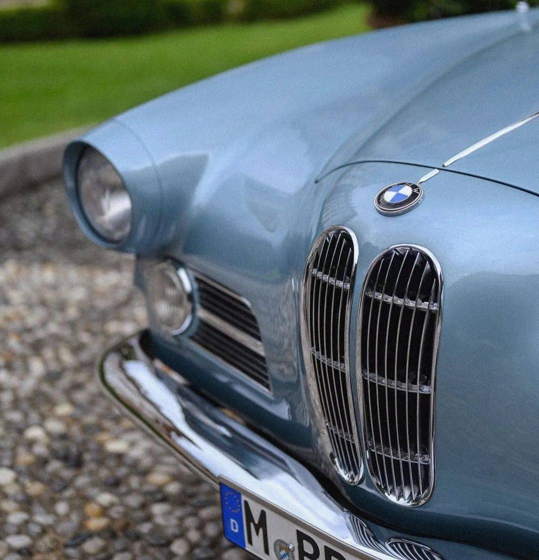 经典宝马503跑车亮相埃斯特庄园古董车展,历史上仅打造了139辆