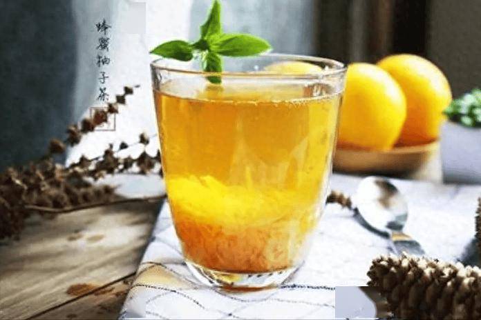 广东52岁阿姨每天喝蜂蜜柚子茶,坚持6个月,身体变化让医生惊喜