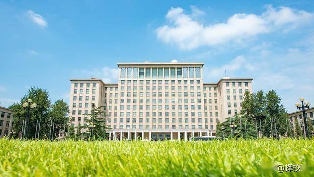 1994年,青岛海洋大学被列入国家211工程重点支持的大学名单.