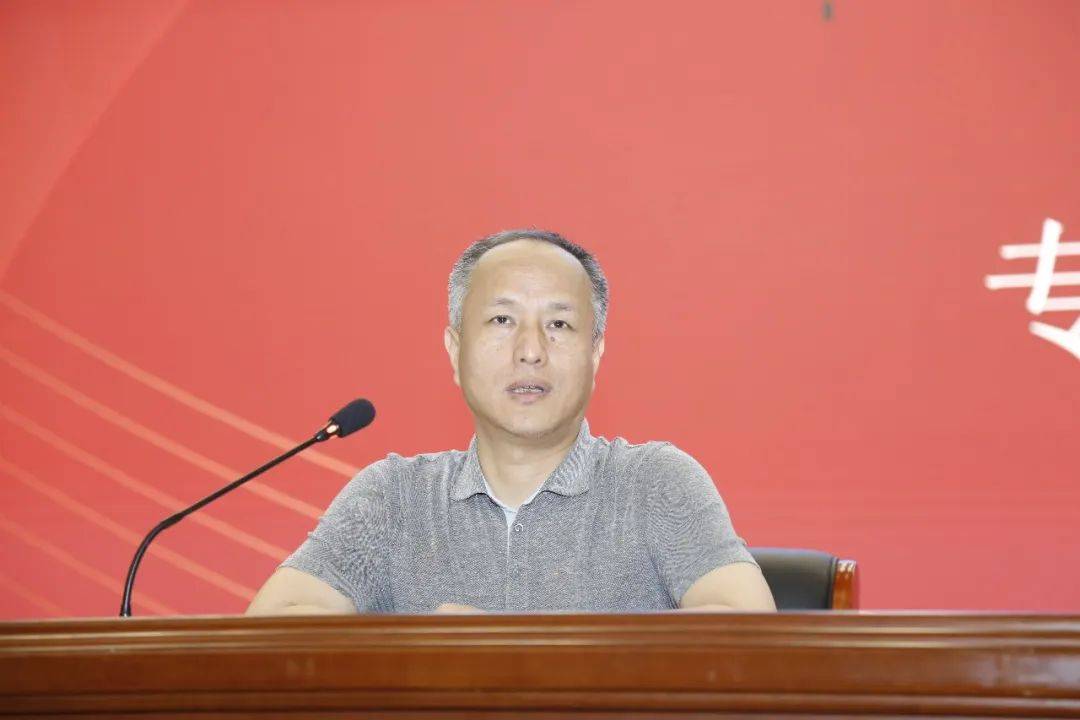 新吴区教师发展中心物理教研员邹伟忠邹伟忠老师对两节物理课给予了