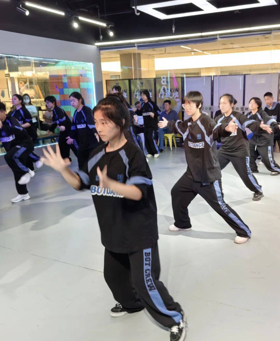 泰州市体育舞蹈运动协会携手bot舞艺公开课展风采_街舞_活动_演出