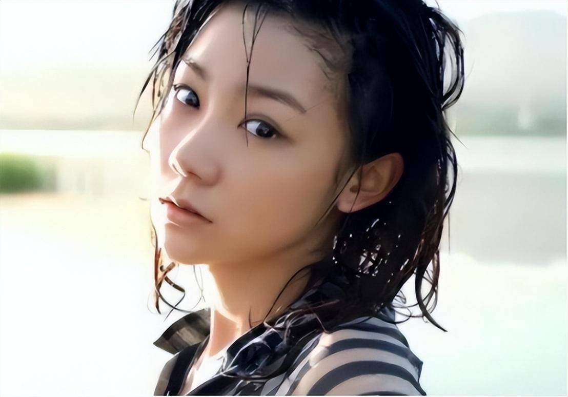 2011年,苏紫紫全裸接受记者采访,并直言:"你敢看着我么?