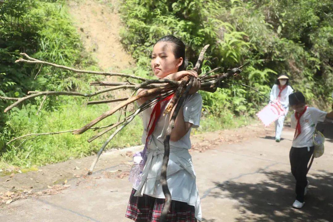 红领巾多彩实践丨红领巾爱祖国 我是光荣的少先队员