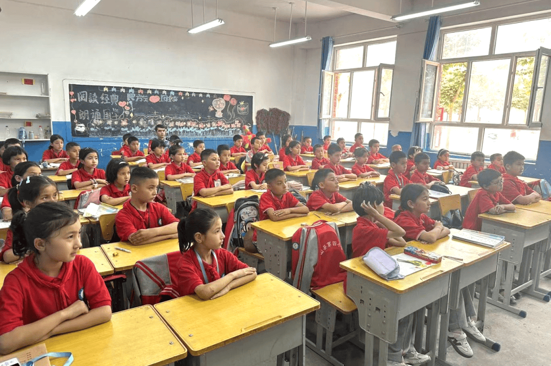 叶城站宣讲人员先后来到泽普县赛力乡色日库拉克小学,叶城县巴仁乡代