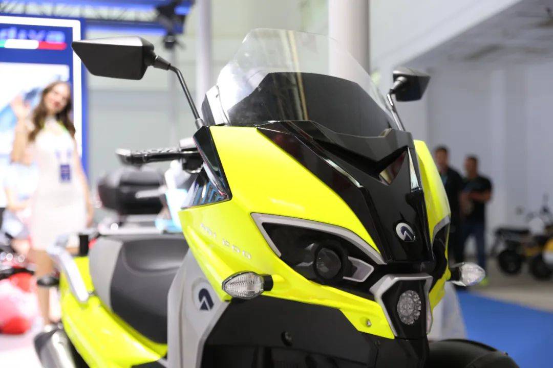 adiva ad1 200都市版惊艳亮相,年轻时尚新选择!